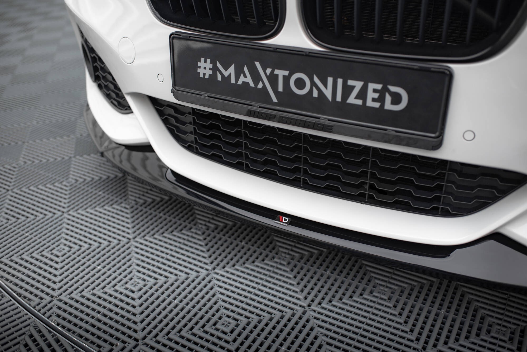 Maxton Design Przedni spoiler V4 1 F20 i F21