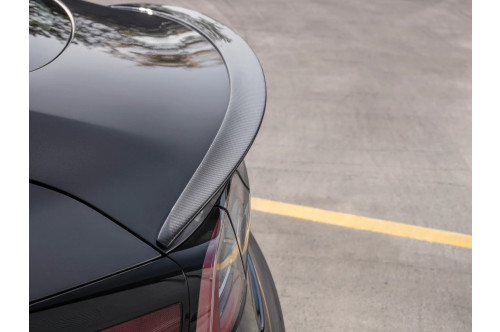 Urban Automotive Tylny spoiler Model 3