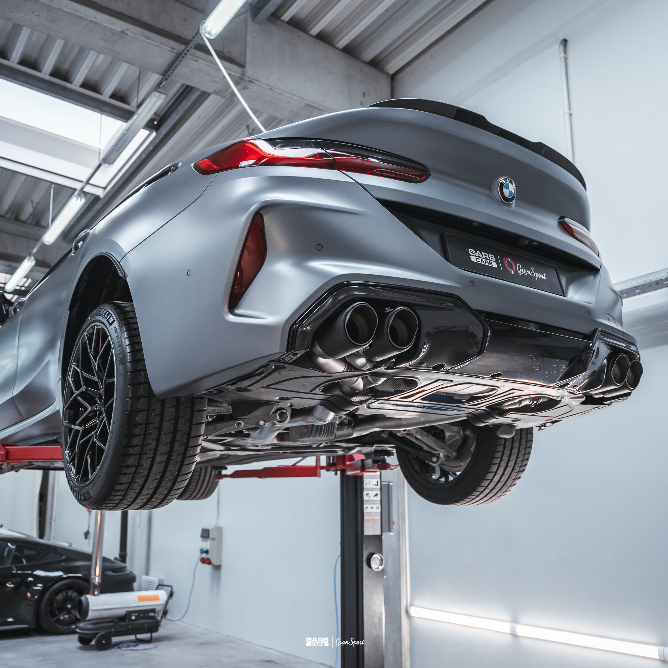 BMW M8 Akrapovic