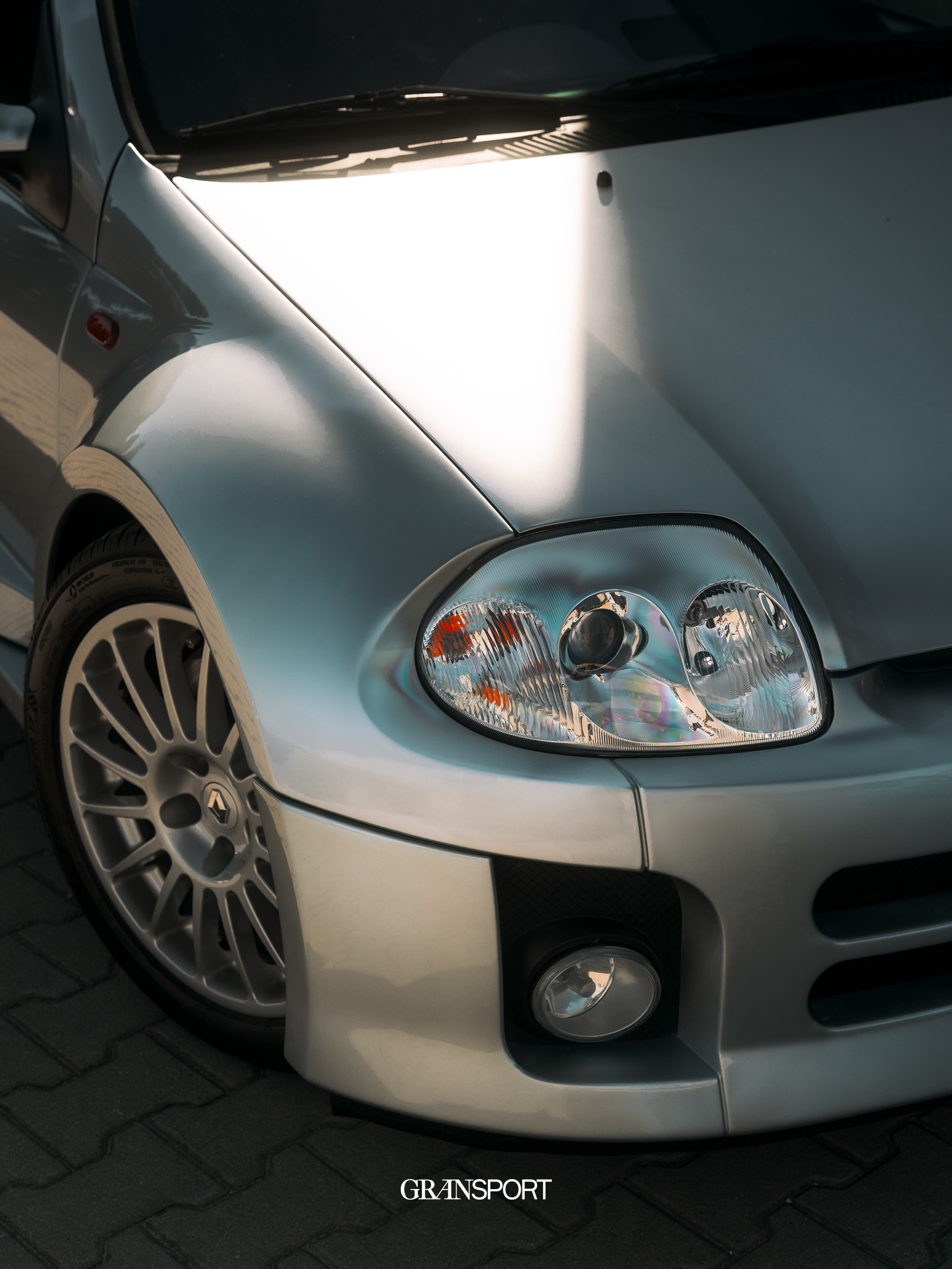 Renault Clio V6