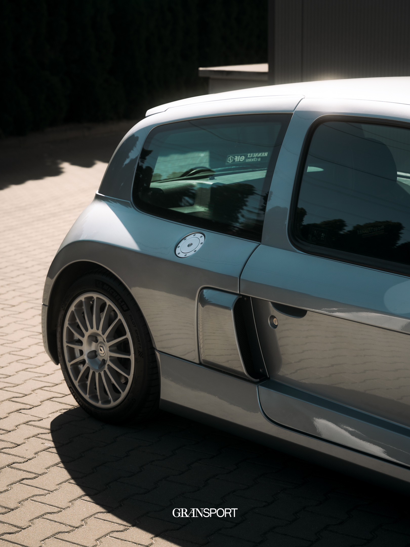Renault Clio V6