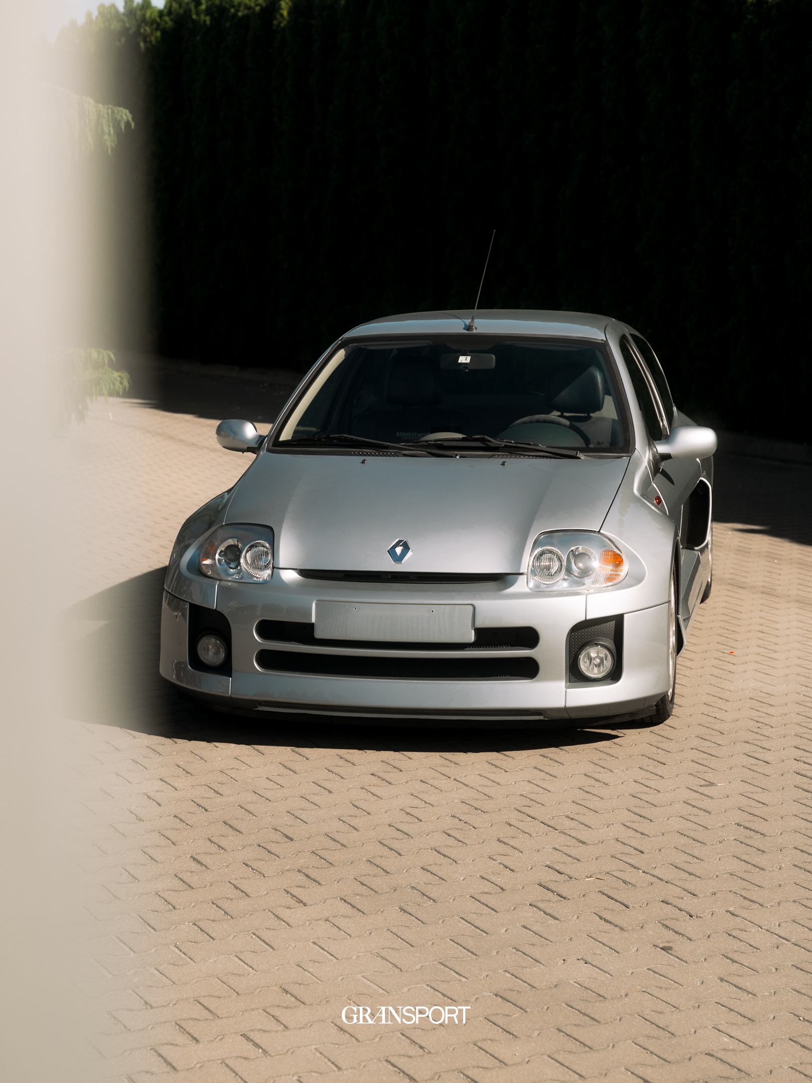 Renault Clio V6