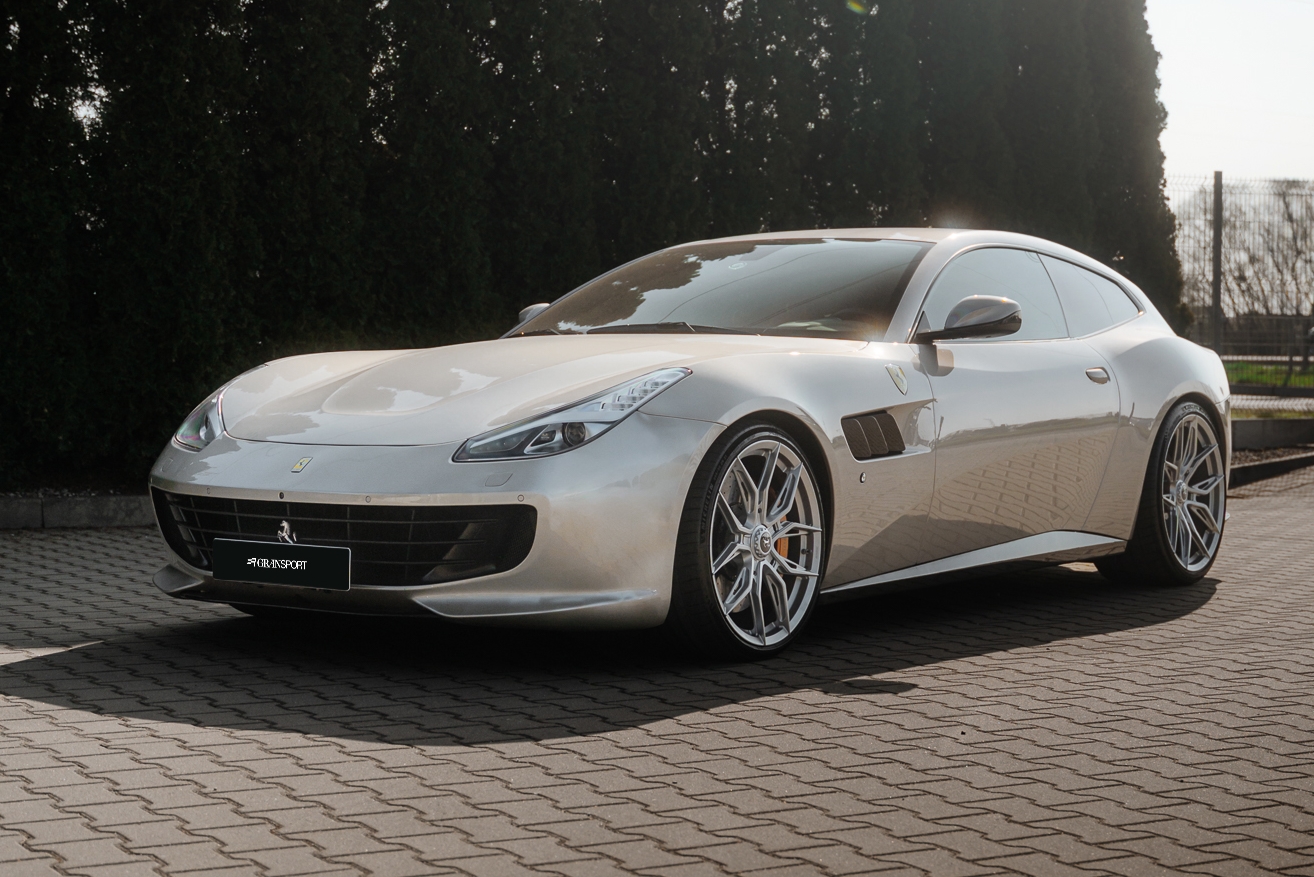 Ferrari GTC4 Lusso Novitec