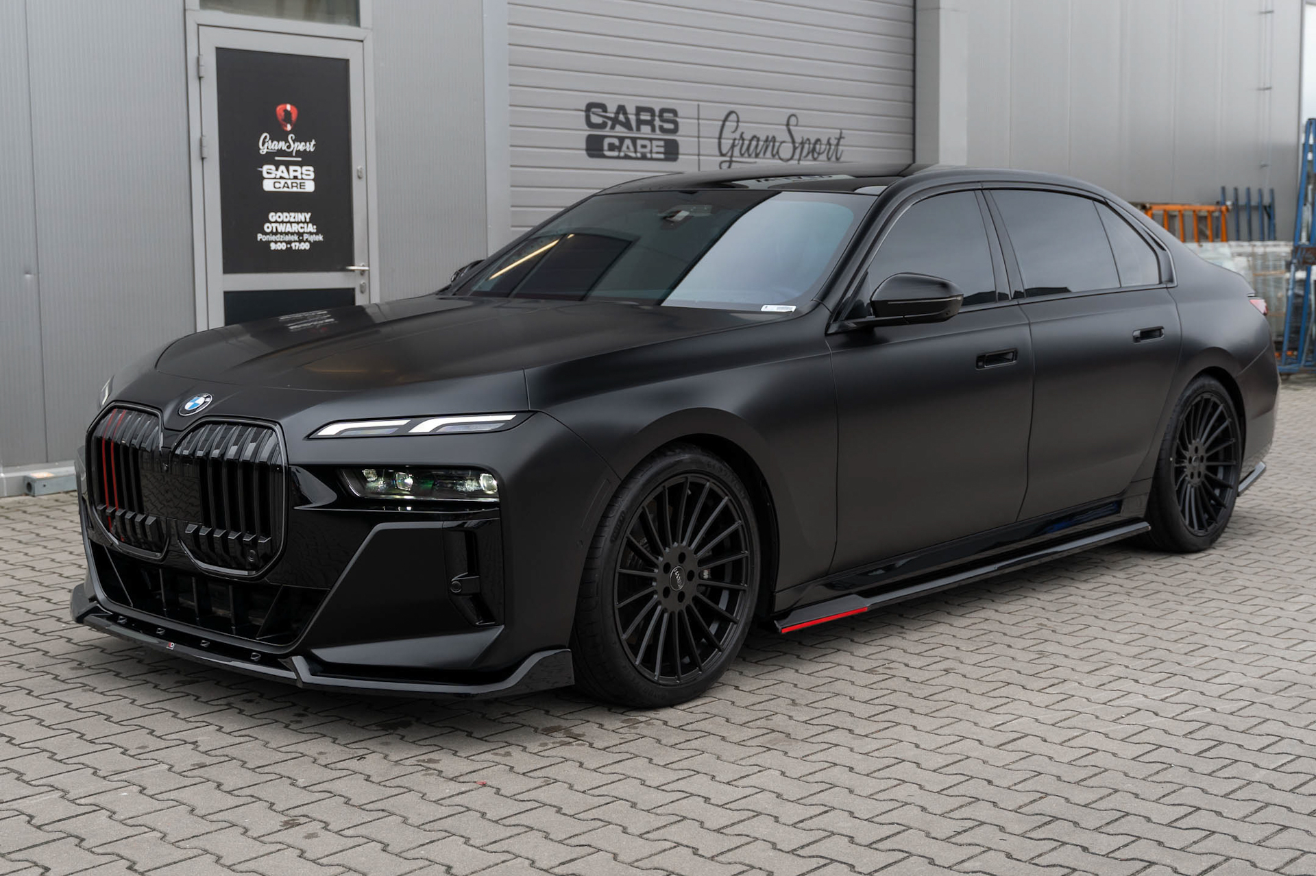 BMW M760e Maxton