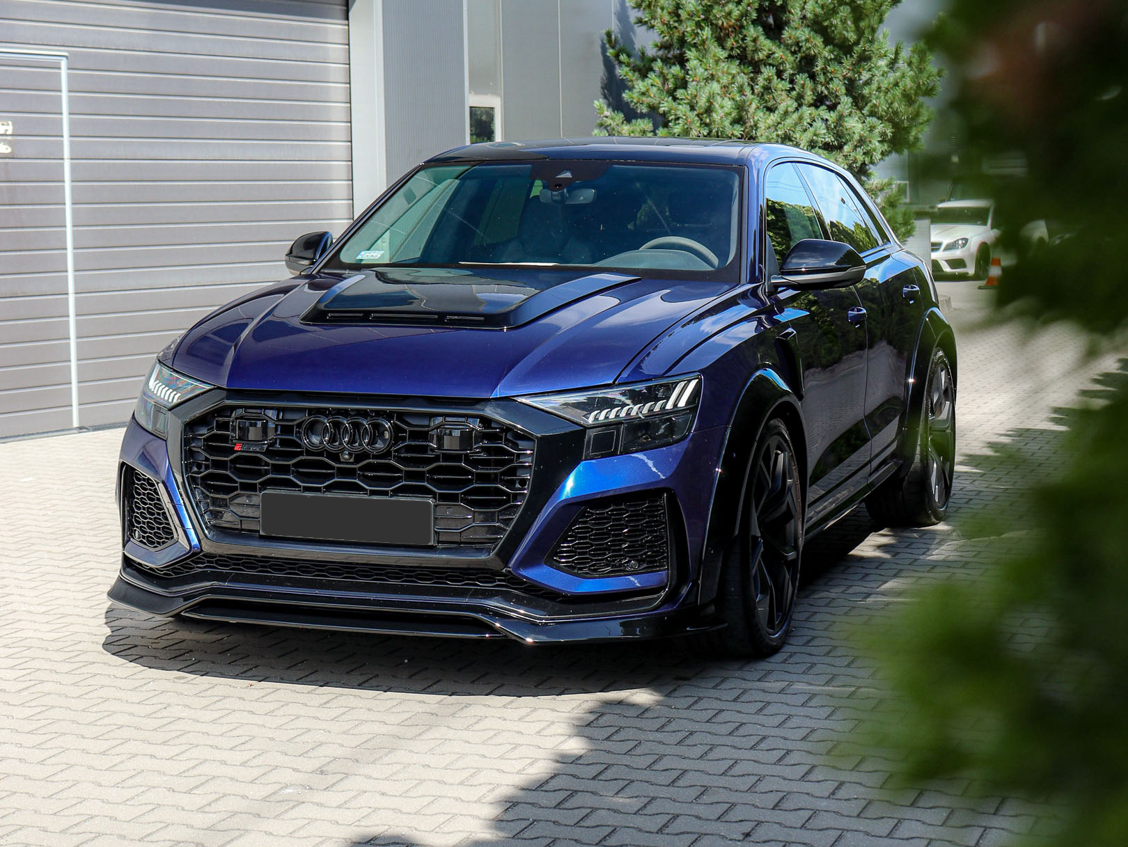Audi RSQ8 Prior